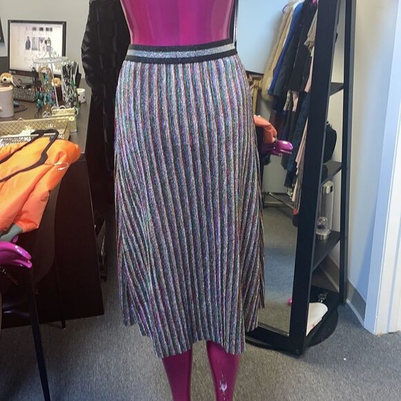 Topshop shimmery skirt  - Picture 2 of 11